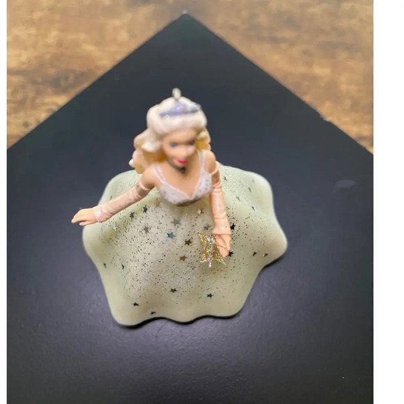 Hallmark Ornament Celebration Barbie Special '2001' - Picture 6 of 14